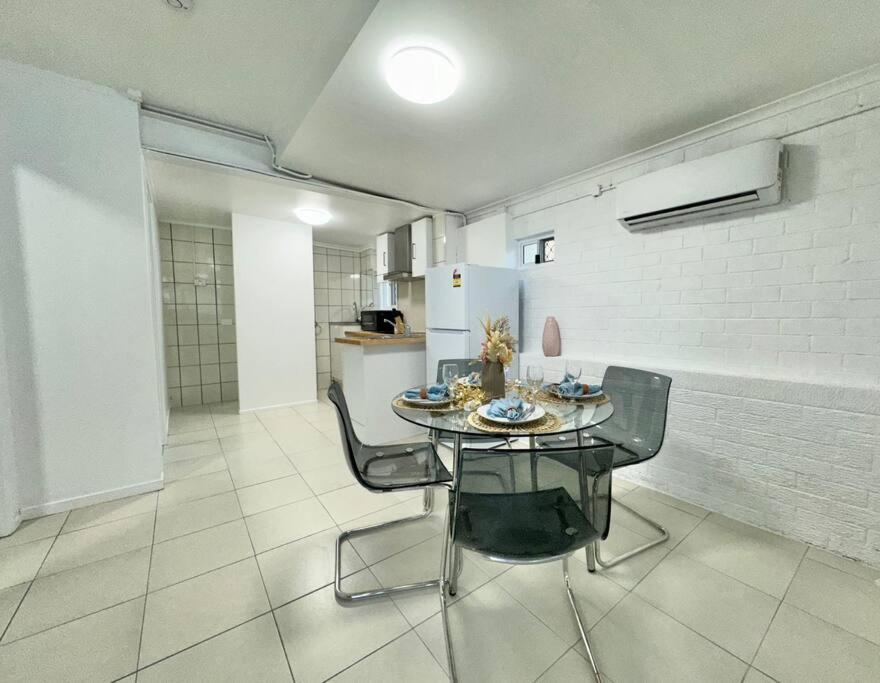 Convenient 2-bdr In Macgregor 3elb Holiday home Brisbane